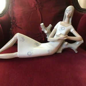 Lladro Large Girl Daisy Flowers Glaze Variation